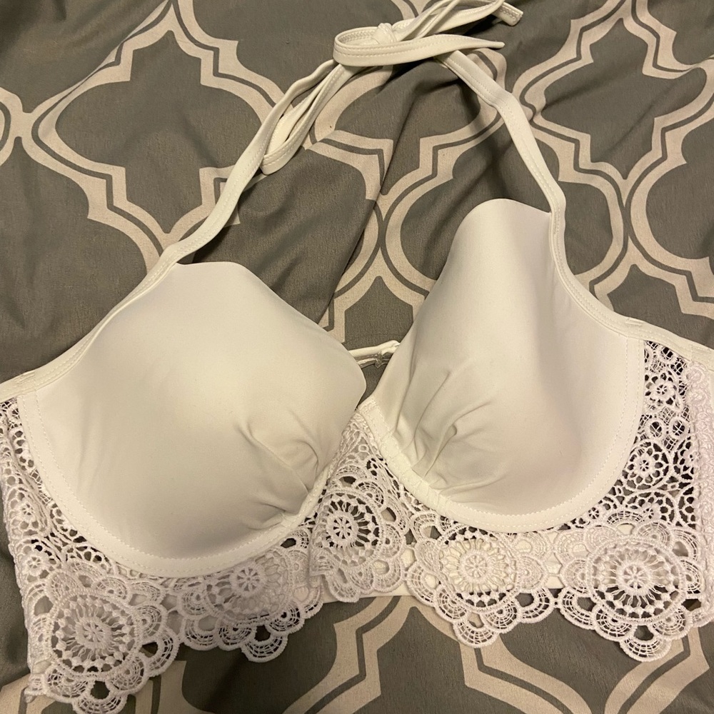 White bikini top. Aerie. 38C. New with tags. Never worn.
